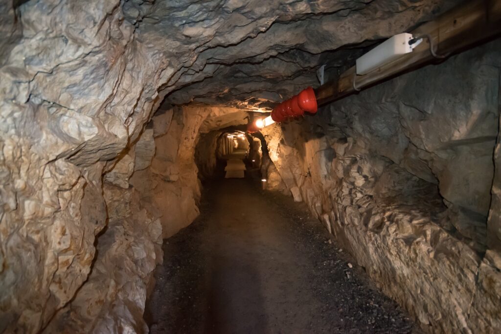 Inne i inngangen til Andersgrotta