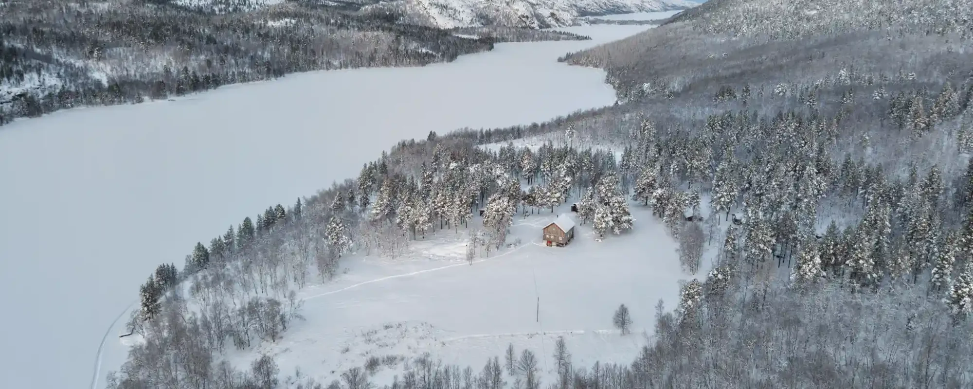 Namdalen Wilderness Lodge - aerial view in December - kirkenes tours